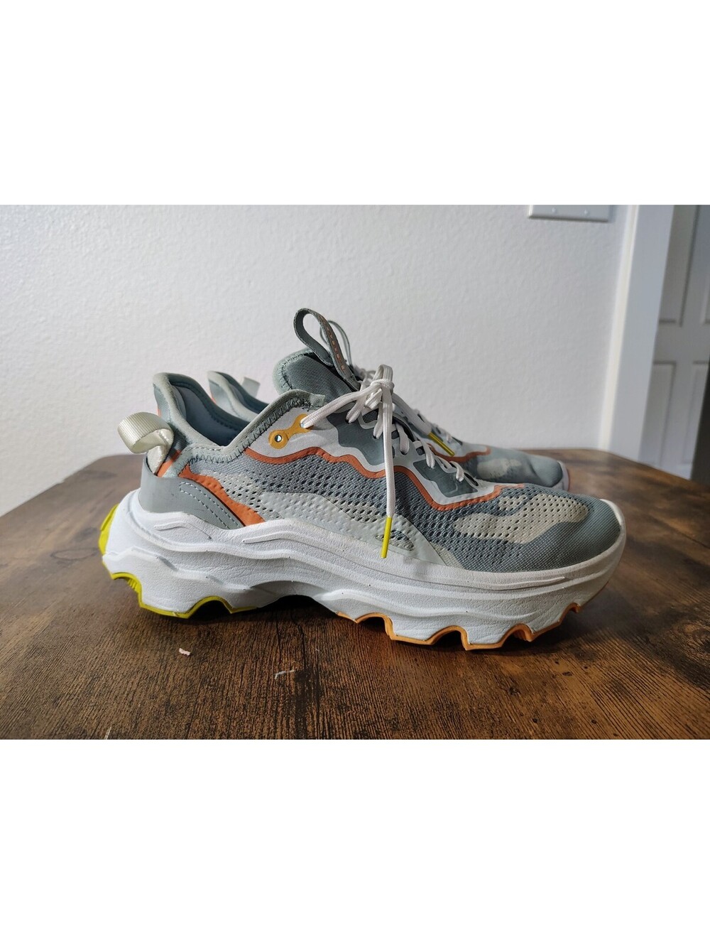 Sorel Kinetic Breakthru Day Lace Womens Sneaker Size 10.5 Gray Orange NL4689